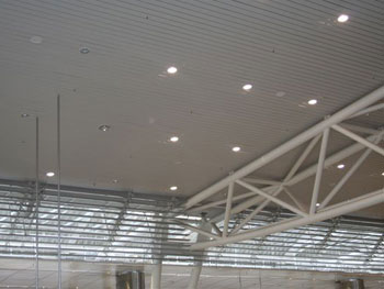 Dobner Metalldecken im Sofia-Flughafen in Bulgarien